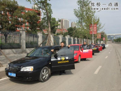 萬州廣路汽車陪駕服務與重慶汽車陪練指南 駕校一點通后的上路必修課